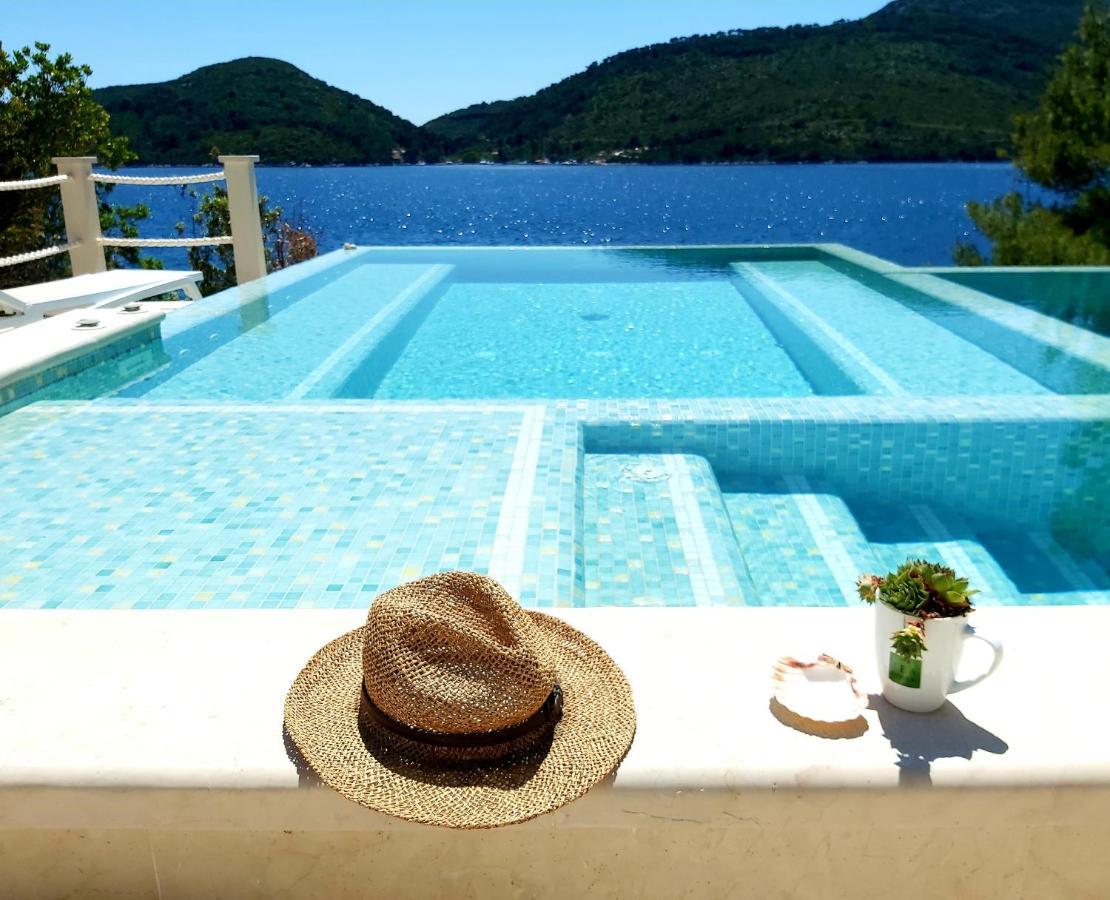 Beachfront Villa Brulupes In Secluded Bay Konstari ภายนอก รูปภาพ