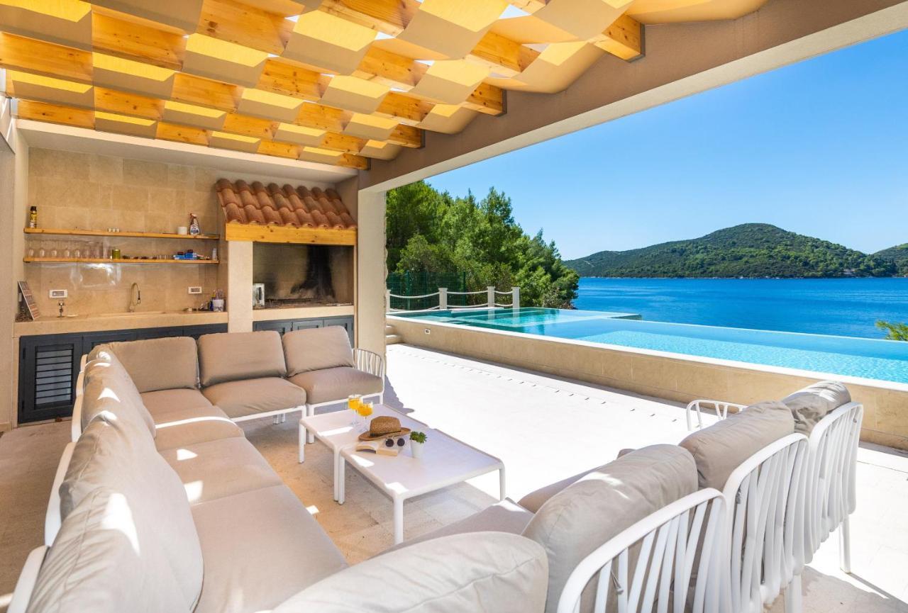 Beachfront Villa Brulupes In Secluded Bay Konstari ภายนอก รูปภาพ