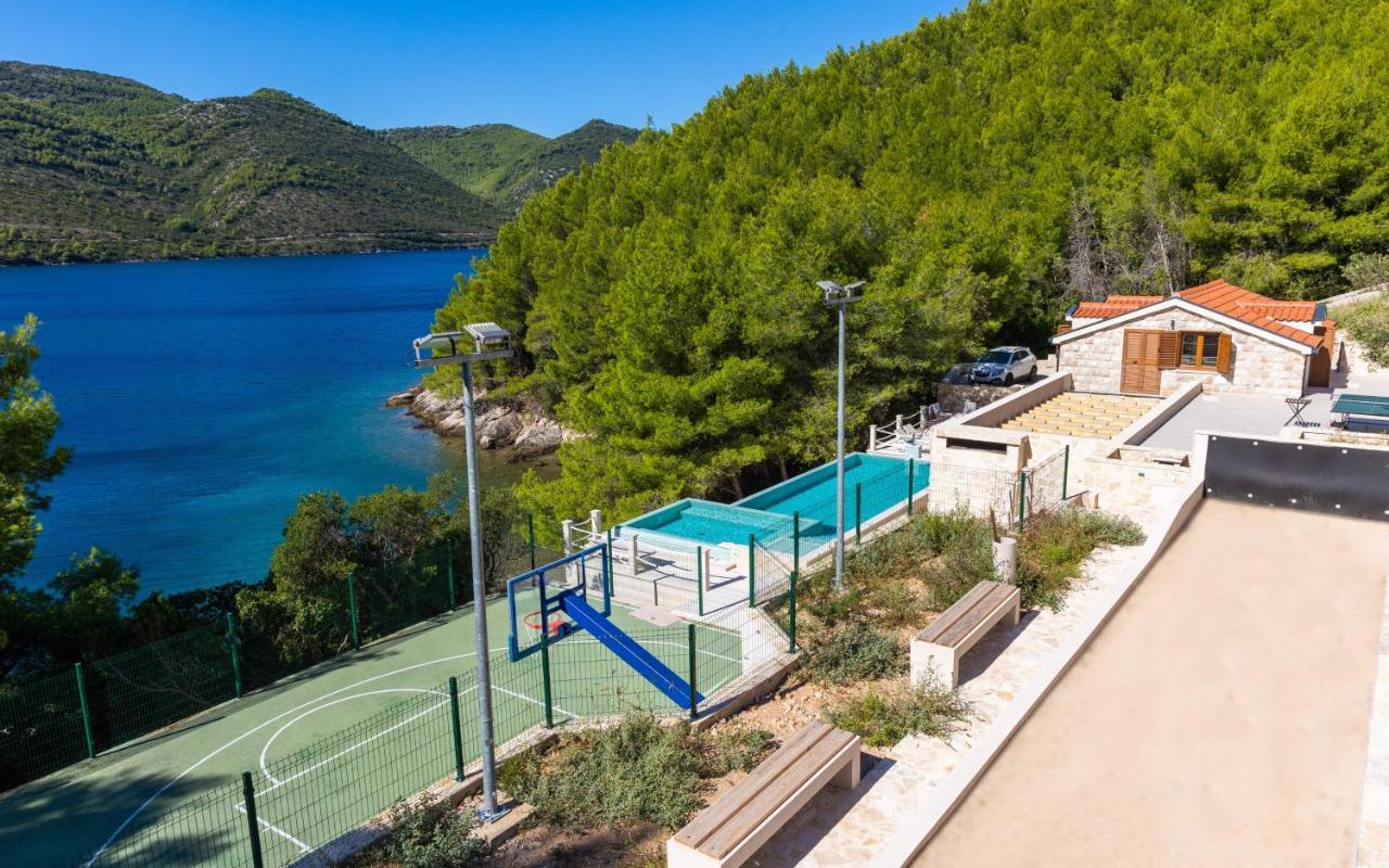 Beachfront Villa Brulupes In Secluded Bay Konstari ภายนอก รูปภาพ