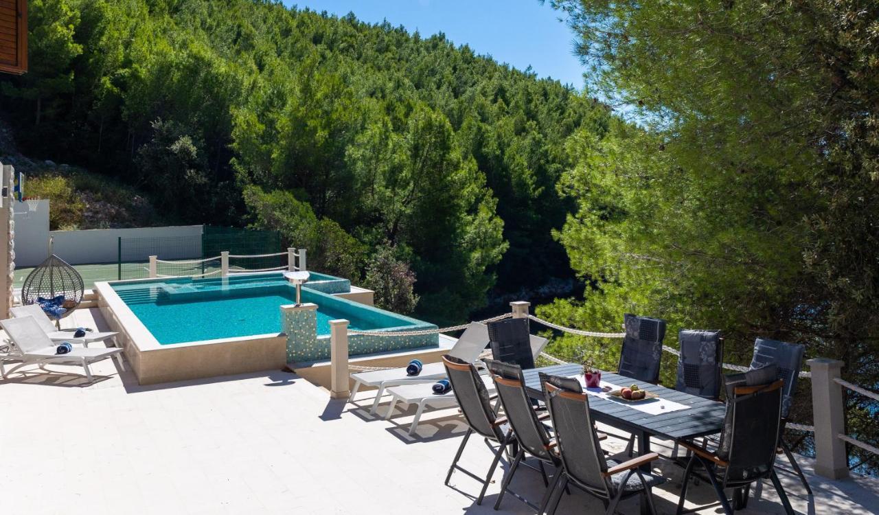 Beachfront Villa Brulupes In Secluded Bay Konstari ภายนอก รูปภาพ