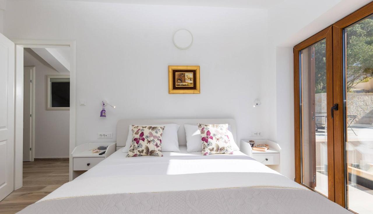 Beachfront Villa Brulupes In Secluded Bay Konstari ภายนอก รูปภาพ