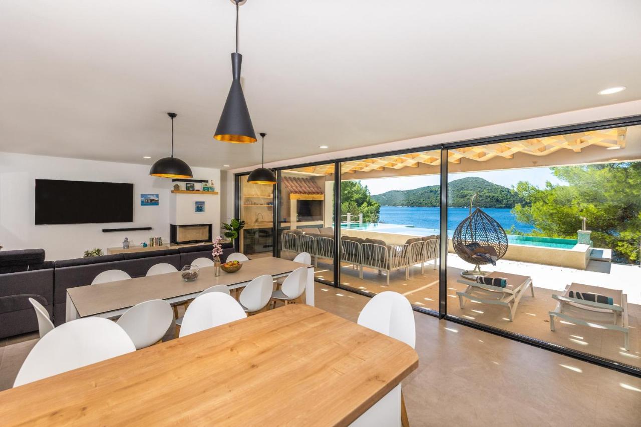 Beachfront Villa Brulupes In Secluded Bay Konstari ภายนอก รูปภาพ
