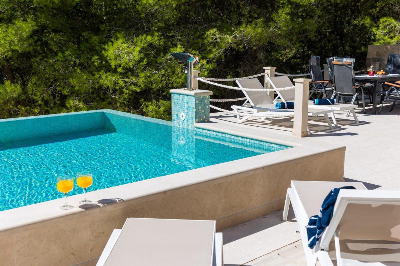 Beachfront Villa Brulupes In Secluded Bay Konstari ภายนอก รูปภาพ